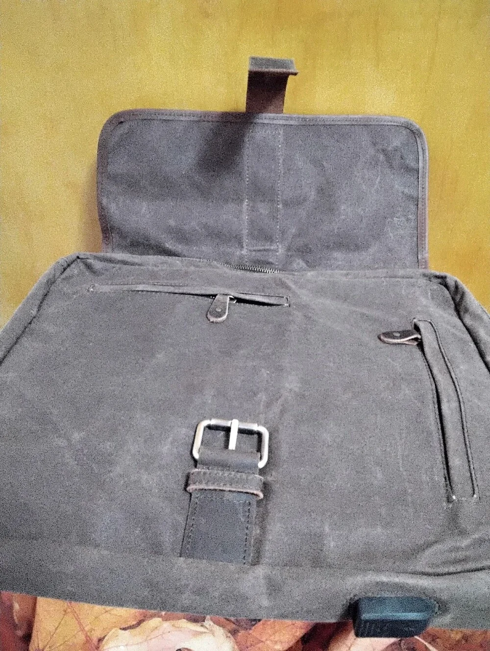 Classic Weathered look Canvas Messenger Bag in Dark Brown NWT